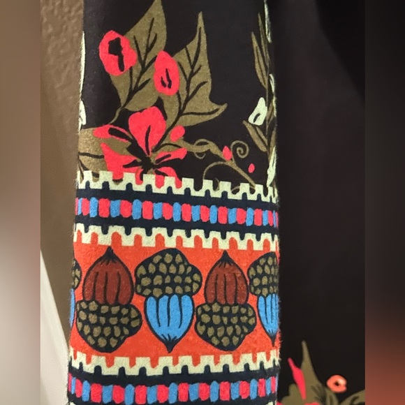 Blk jacket with floral design by : MissLook size small - Picture 4 of 7